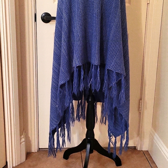 LulaRoe Pretty Fringe Shawl Cardigan - Picture 6 of 14